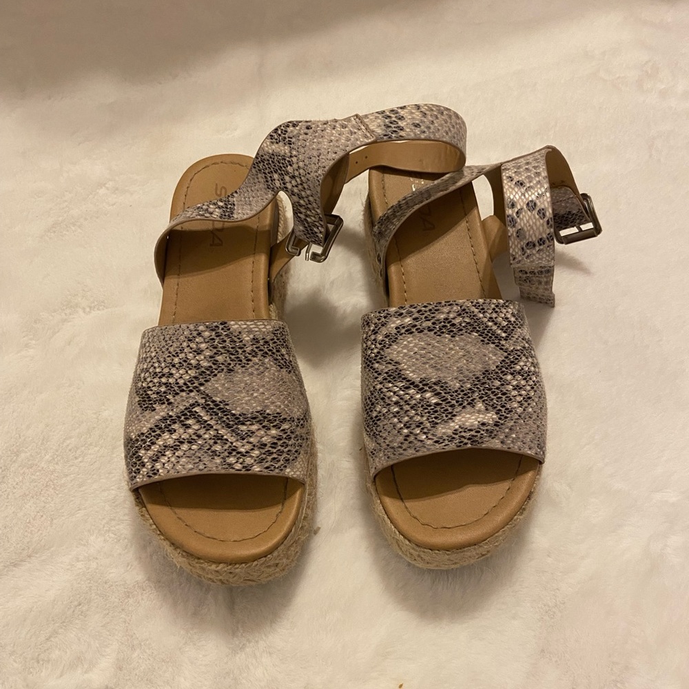 Platform sandals
